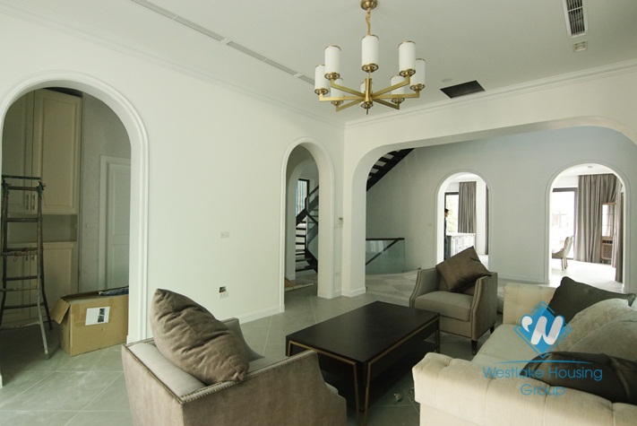 A gorgeous villa in Vinhome Riverside Long Bien for rent